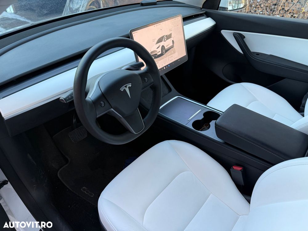 Tesla Model Y - 7