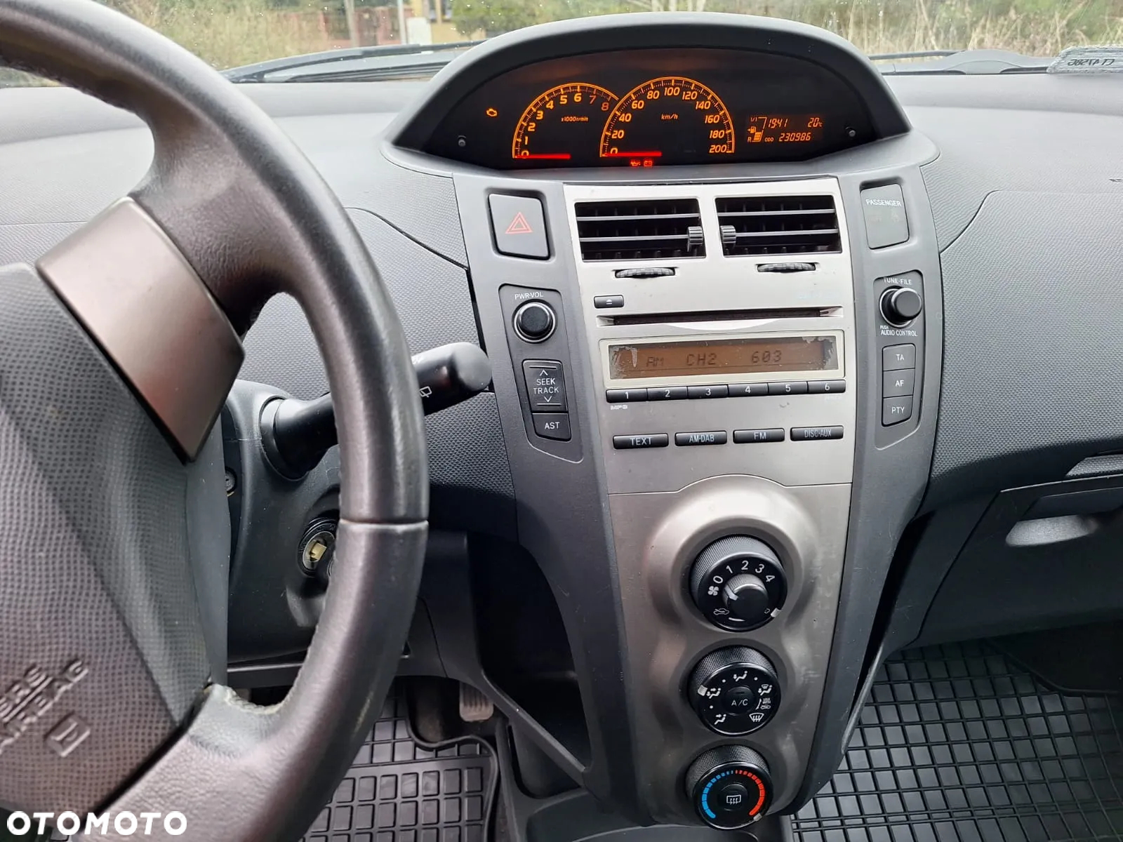 Toyota Yaris 1.33 Terra - 3