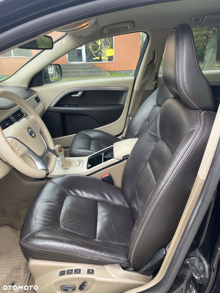 Volvo XC 70 D5 AWD Momentum - 6