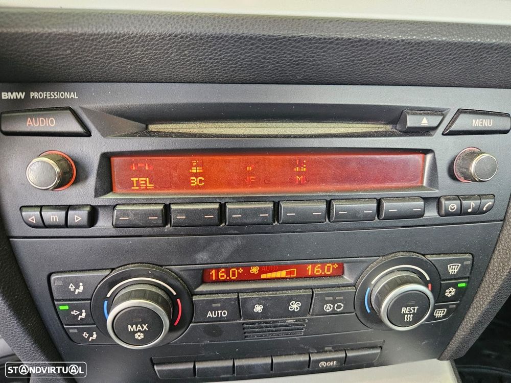 BMW 318 d LifeStyle - 30