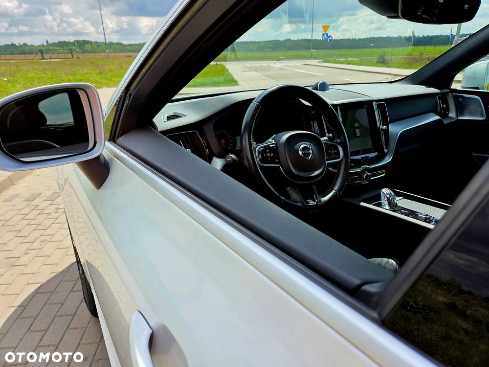 Volvo XC 60 T8 AWD Plug-In Hybrid R-Design - 18