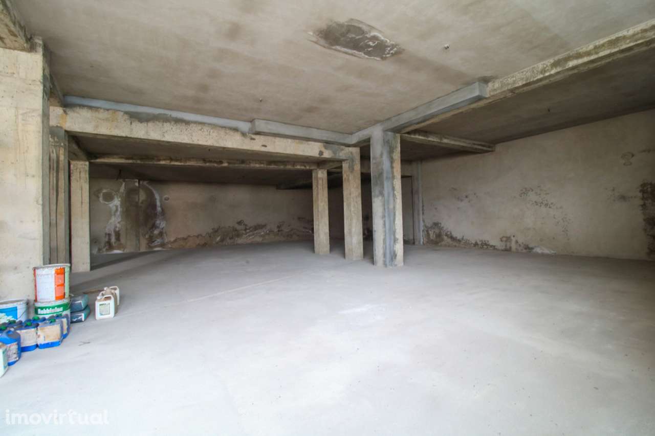 Armazém em Oliveira, Santo Tirso. - Grande imagem: 2/16