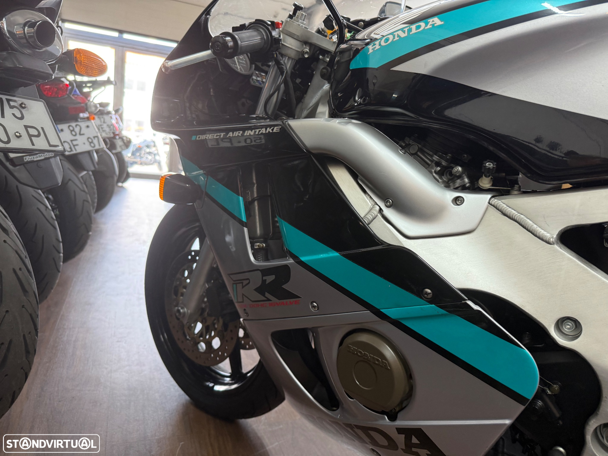 Honda CBR 400 RR - 13