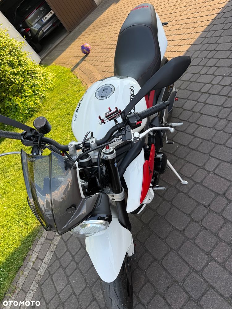 Triumph Street Triple - 7