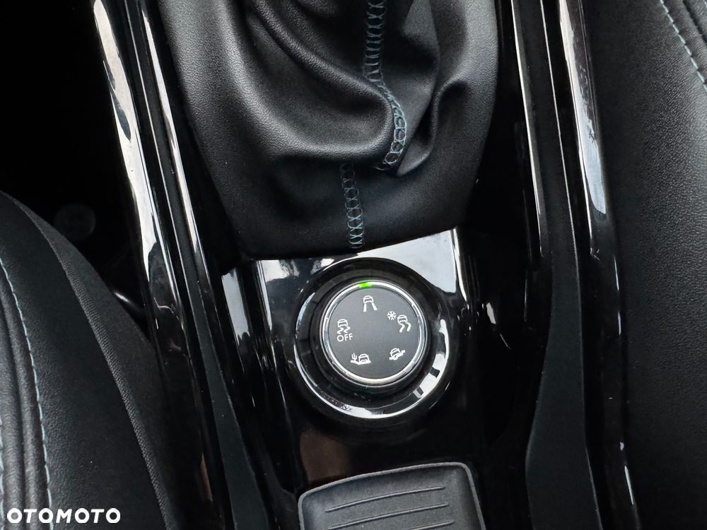 Peugeot 2008 1.2 Pure Tech GPF Allure S&S - 17