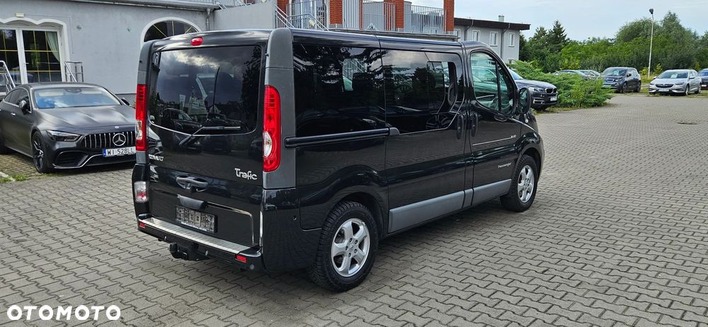 Renault Trafic 2.0 dCi 115 FAP Passenger Black Edition - 11