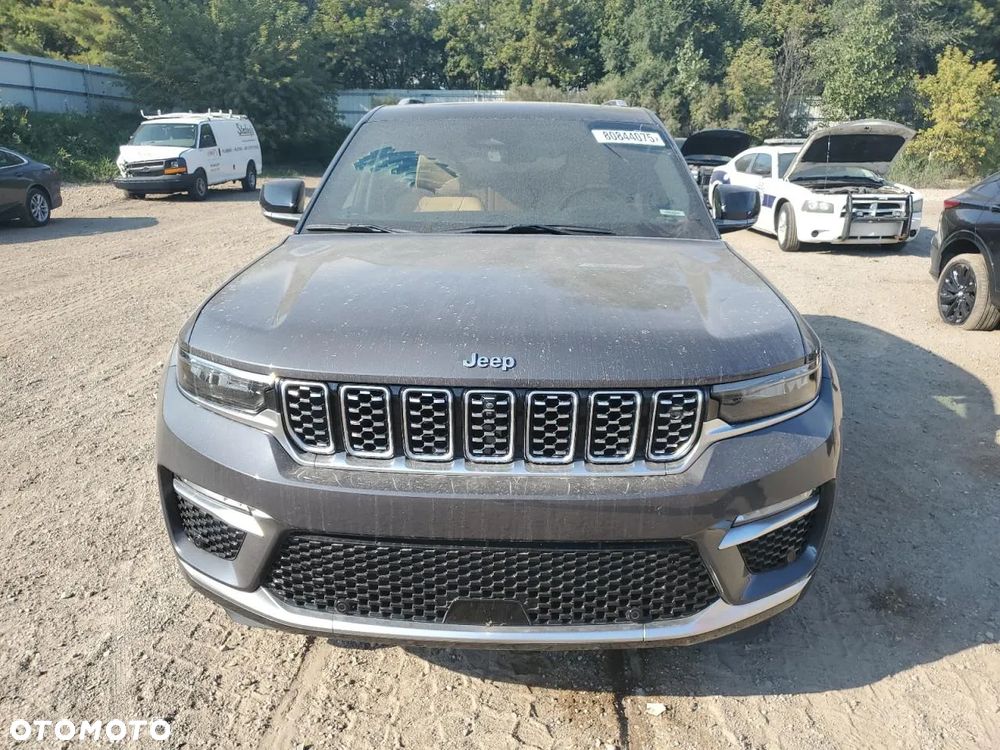 Jeep Grand Cherokee - 8