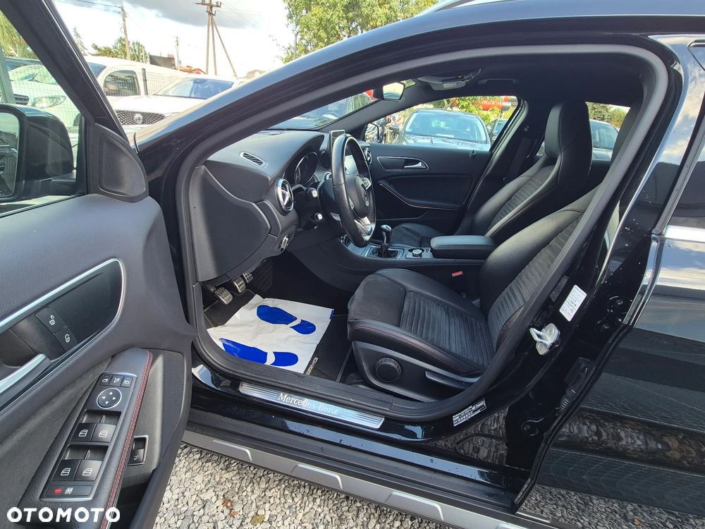 Mercedes-Benz GLA 250 UrbanStyle Edition - 23