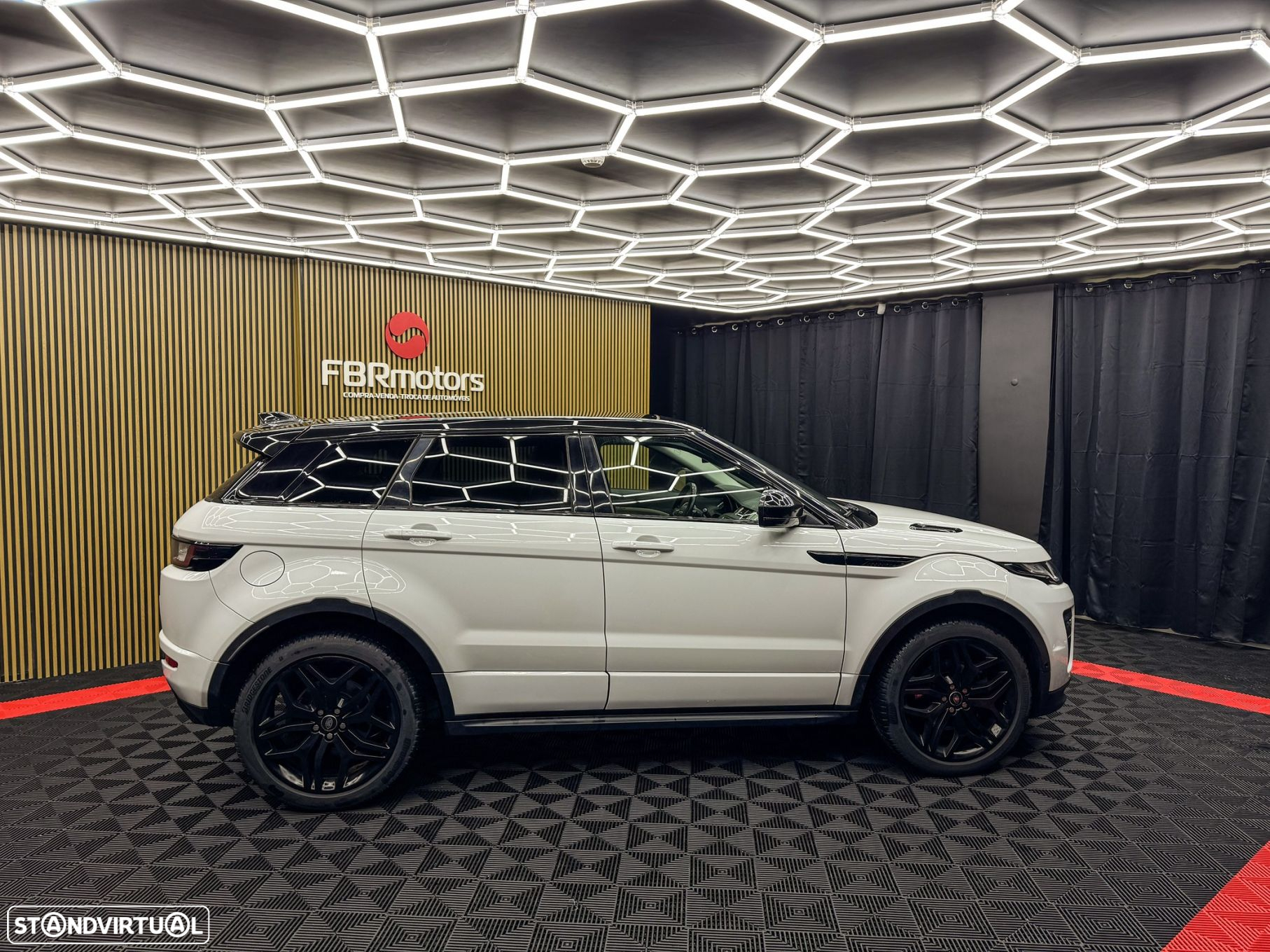 Land Rover Range Rover Evoque 2.0 D180 AWD R-Dynamic HSE Auto - 9