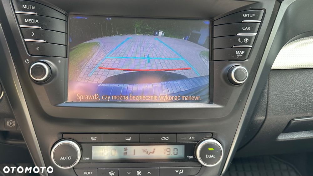 Toyota Avensis 2.0 D-4D Premium - 12