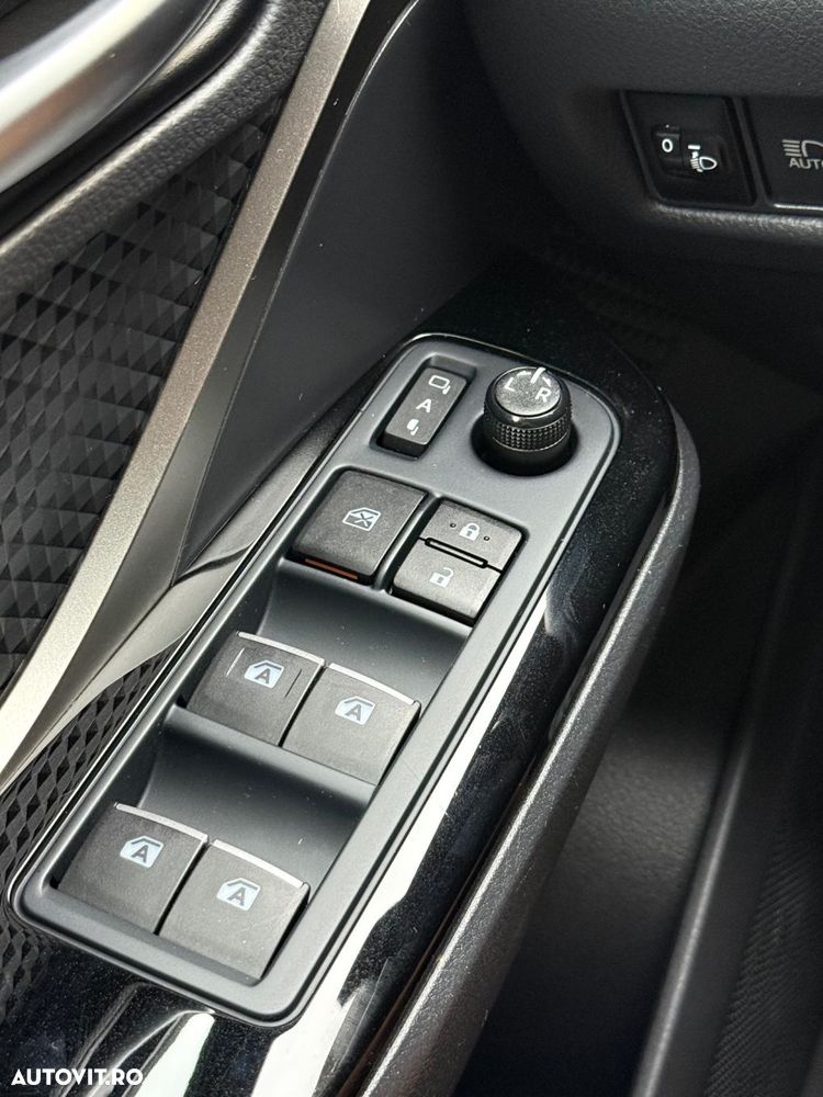 Toyota C-HR 1.8 HSD 122 CP 4x2 CVT C-ult Style bi-tone - 29