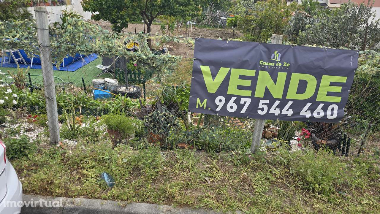 Terreno urbano com acesso pavimentado e vedação - Grande imagem: 4/10
