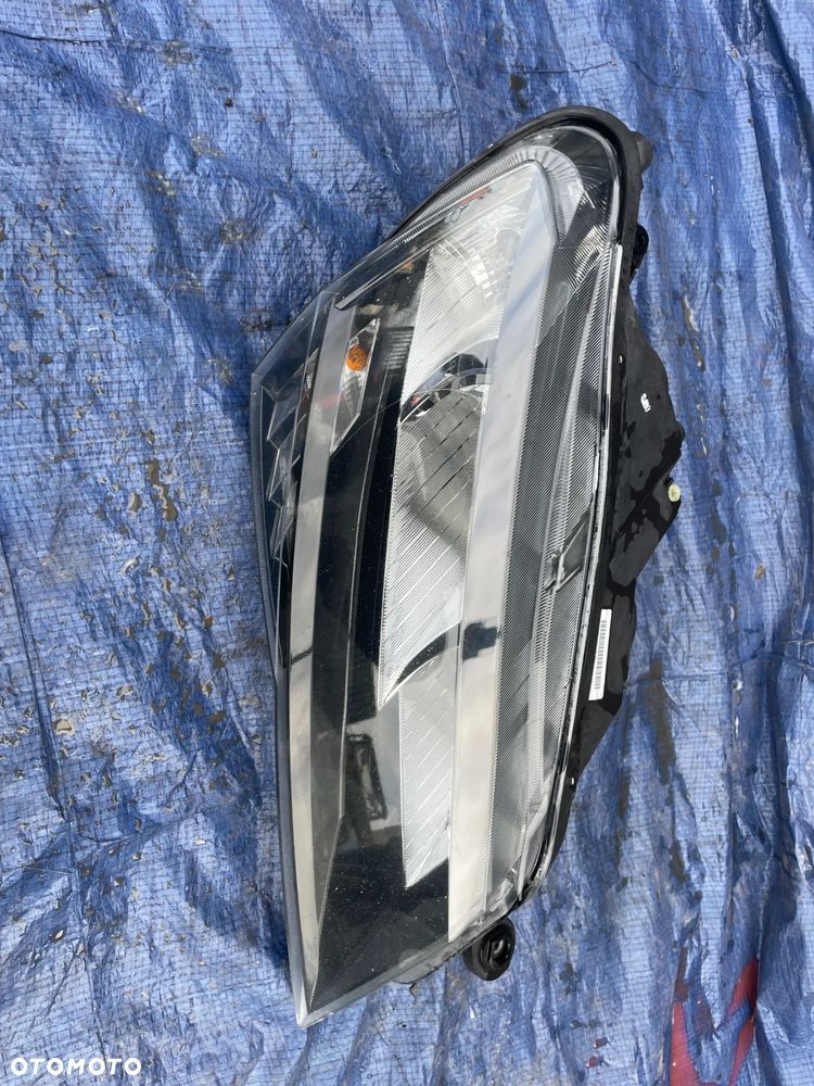 Skoda Superb III lampa przód zwykła prawy przód