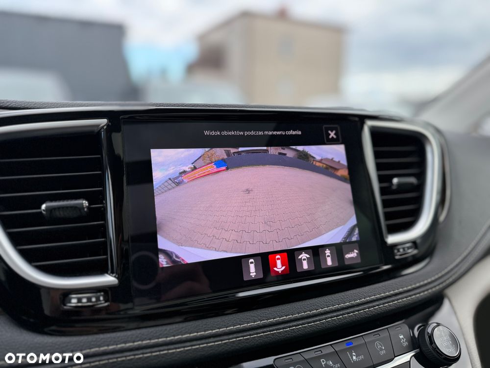 Chrysler Pacifica - 20