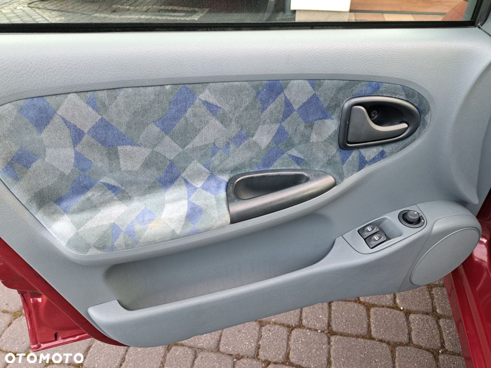 Renault Megane 2.0 RT - 21