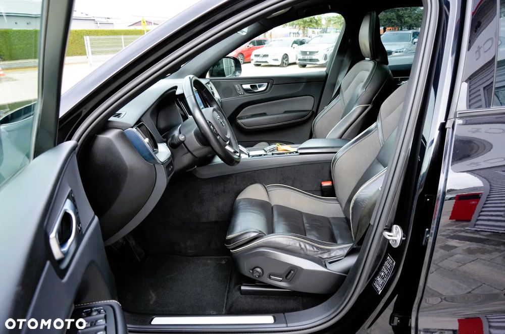Volvo XC 60 T8 Plug-In Hybrid AWD Ultra Black Edition - 16