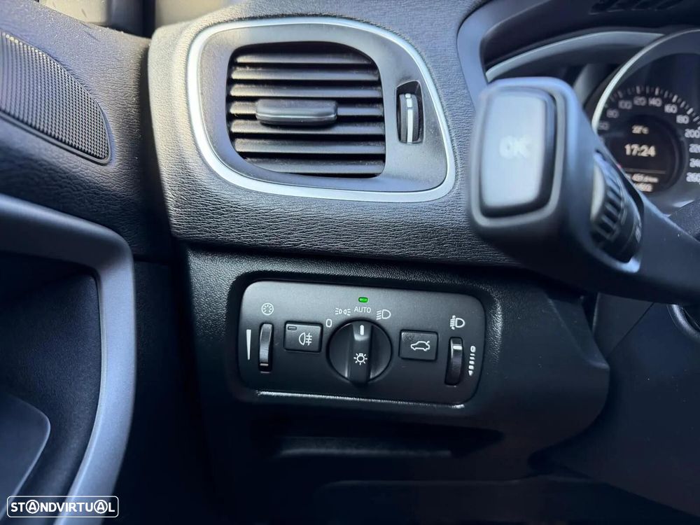 Volvo V40 2.0 D2 Momentum - 32