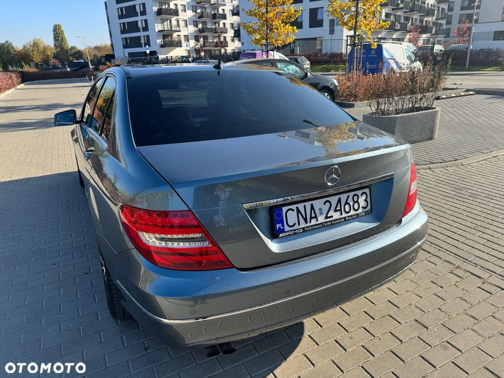 Mercedes-Benz Klasa C 180 BlueEFFICIENCY 7G-TRONIC Avantgarde - 2