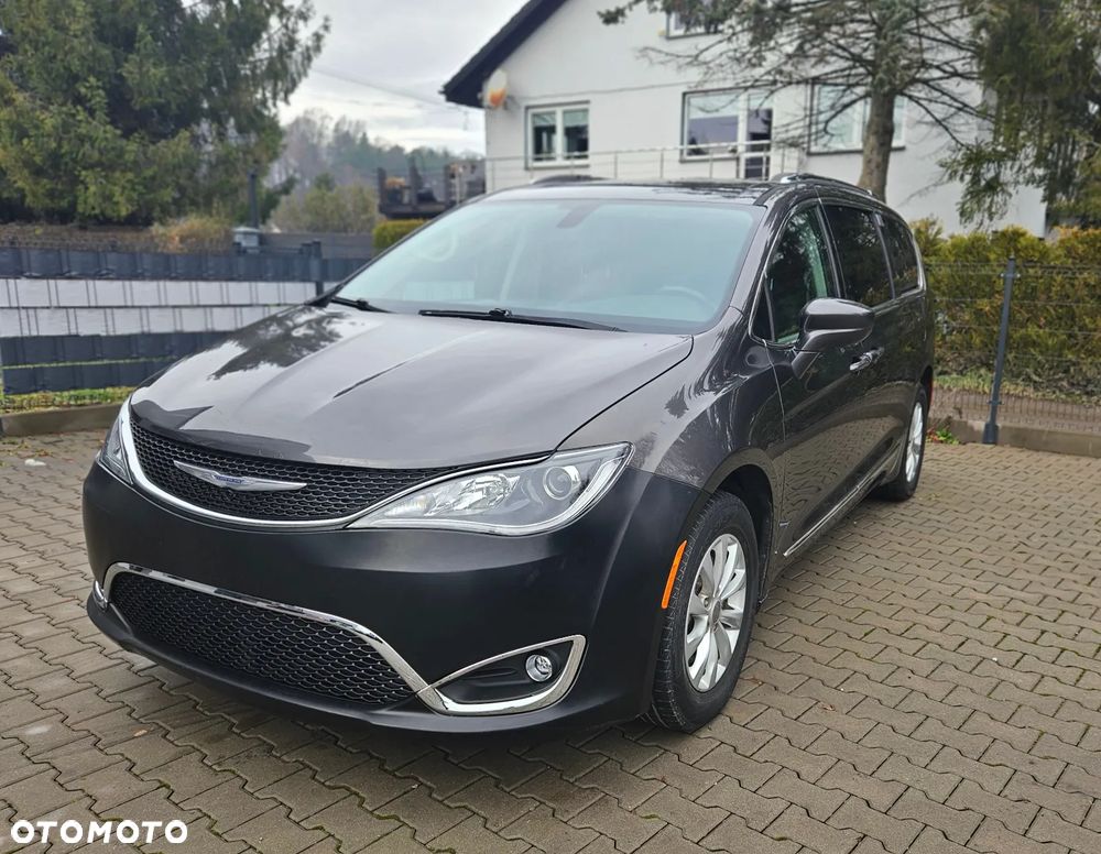 Chrysler Pacifica - 2