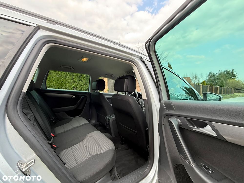 Volkswagen Passat 1.6 TDI DPF BlueMot Highline - 28