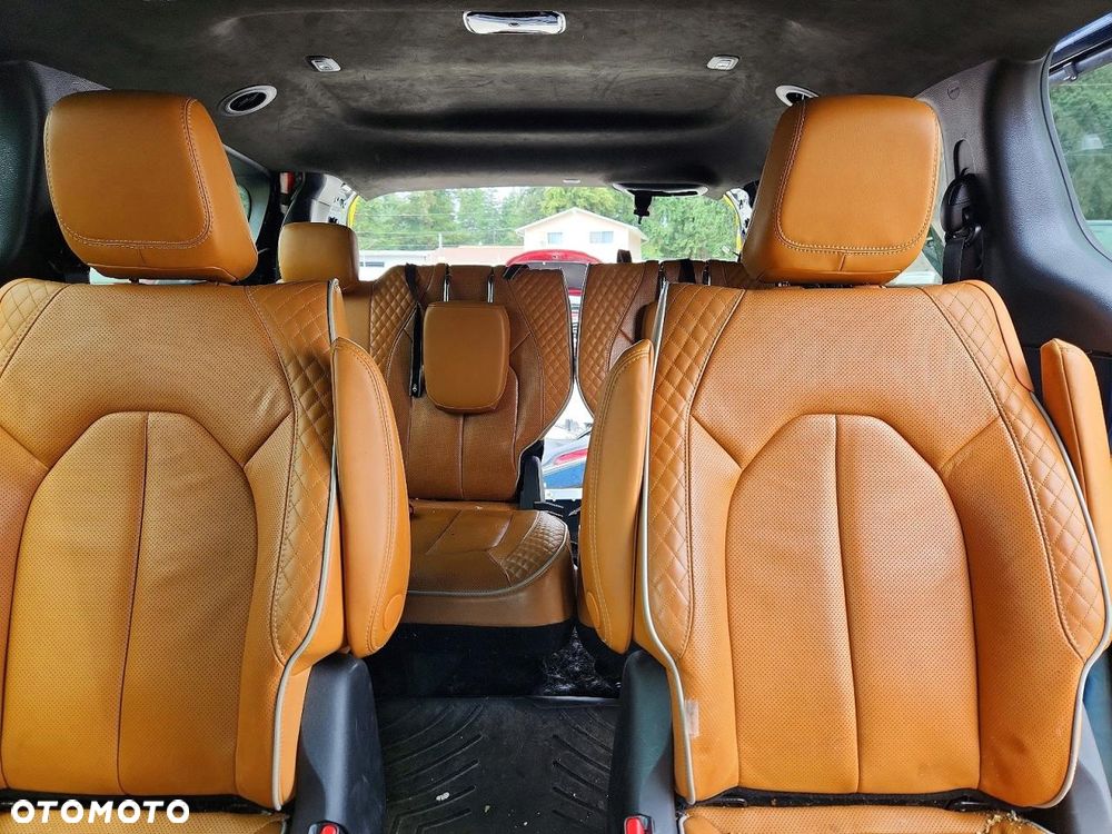 Chrysler Pacifica - 11
