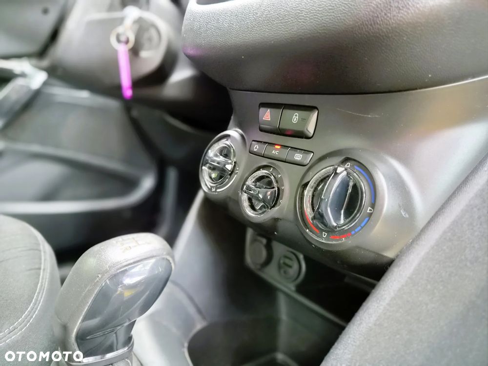 Peugeot 208 - 21