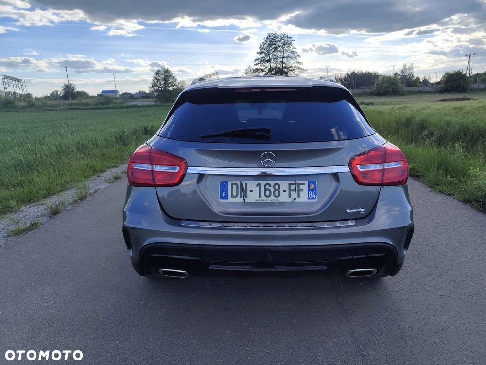 Mercedes-Benz GLA - 9