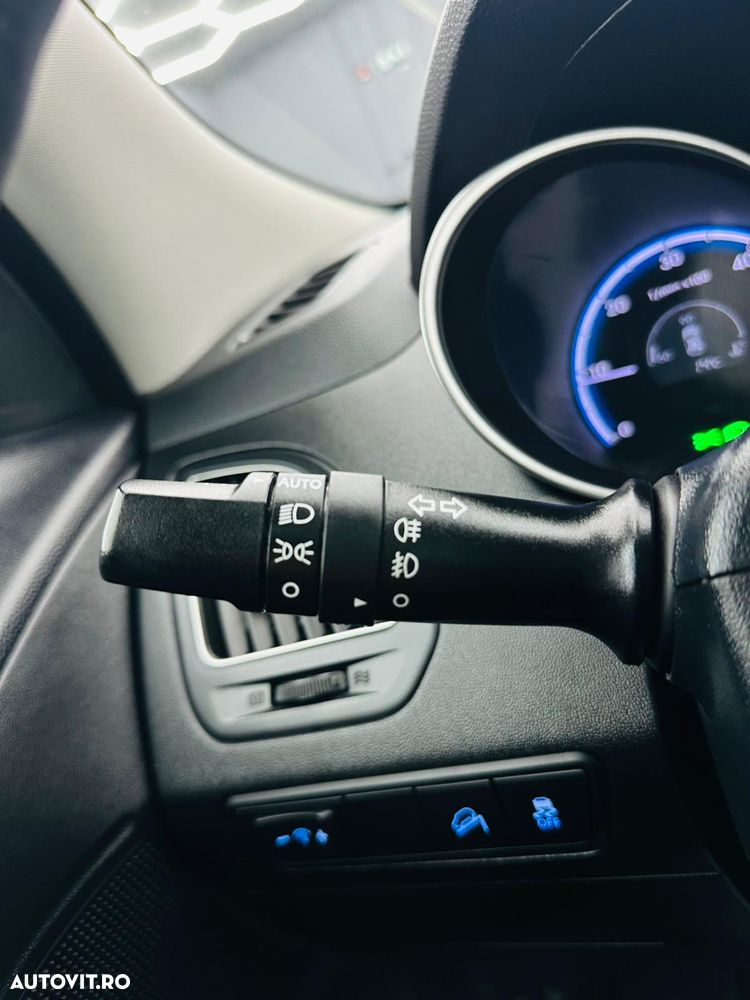 Hyundai ix35 1.7 CRDI 2WD blue Finale Silver - 30