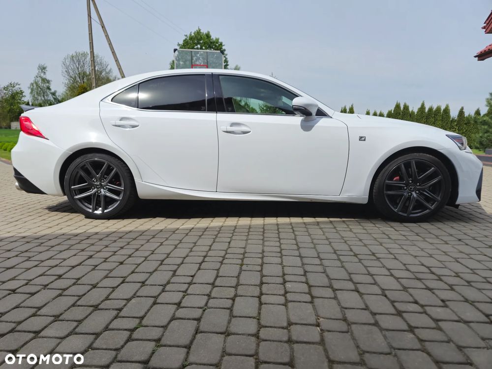Lexus IS 200t / 300 F Sport - 4