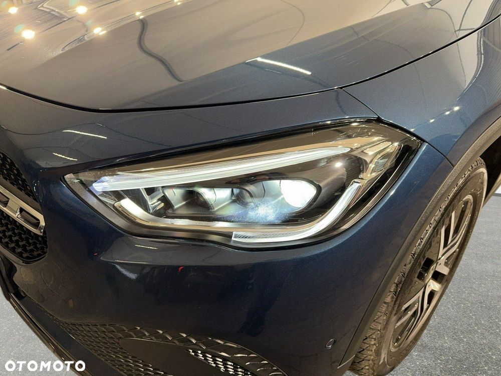 Mercedes-Benz GLA - 10