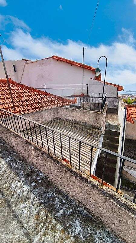 Moradia T3 com terraço e varanda no Funchal - Grande imagem: 3/14