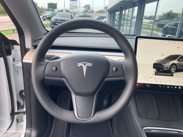 Tesla Model Y Long Range Dual Motor AWD - 13