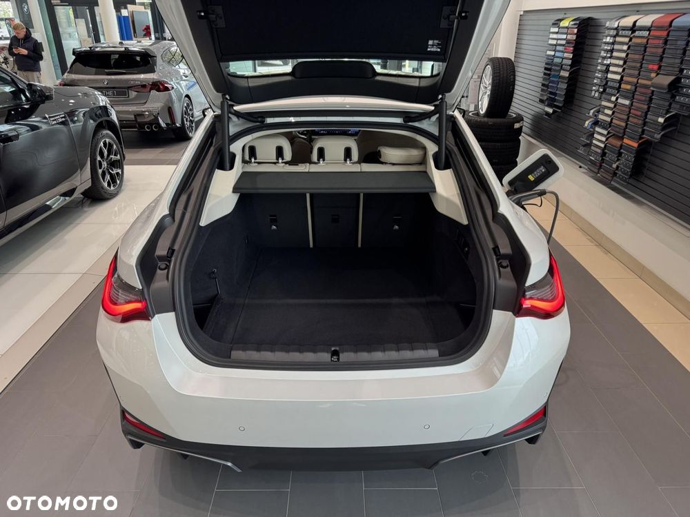 BMW i4 - 11