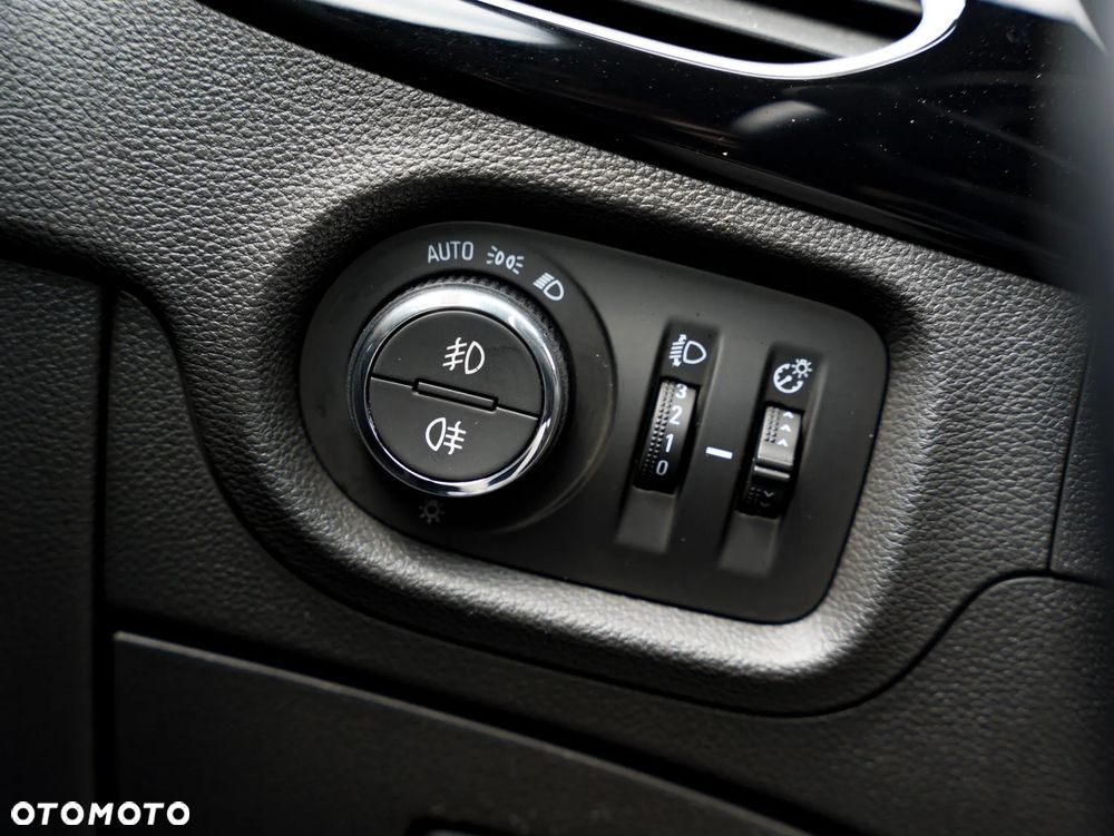 Opel Astra 1.6 Turbo Start/Stop Innovation - 39