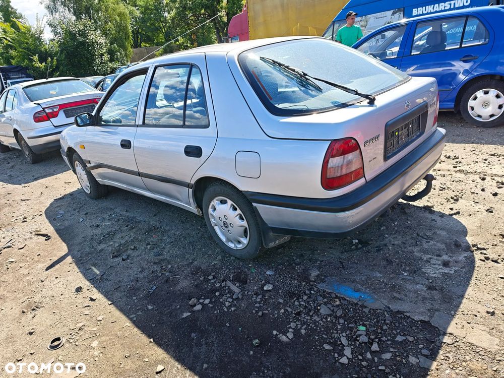Zderzak maska drzwi części Nissan Sunny N14 1.4 - 5