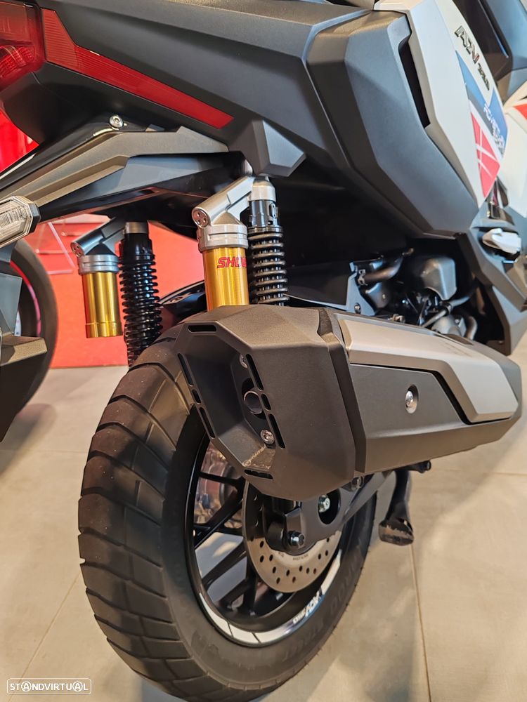 Honda ADV - 4
