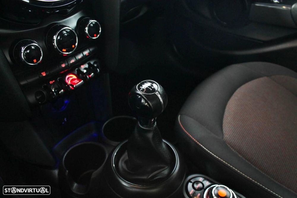 MINI 5 Portas Cooper D - 18