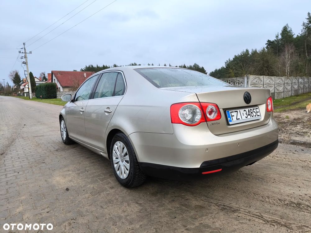 Volkswagen Jetta 1.6 FSI Comfortline - 4