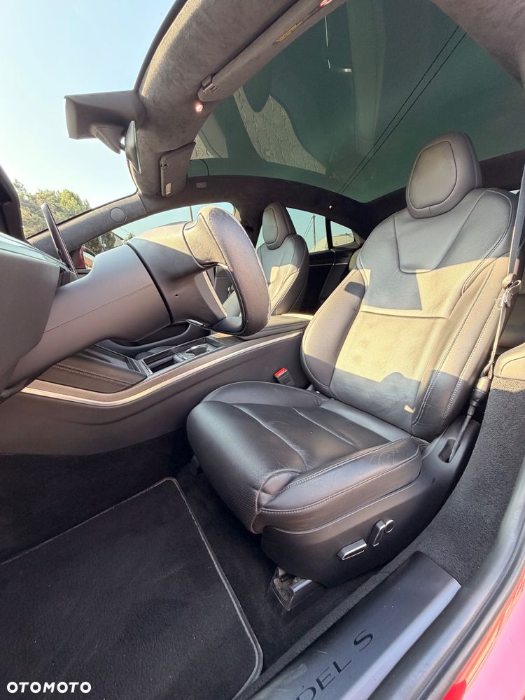 Tesla Model S - 17