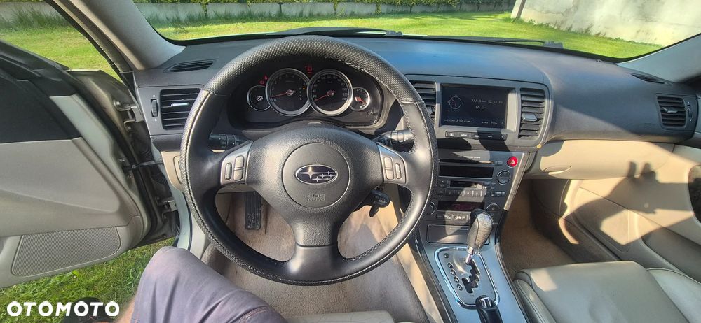 Subaru Outback 3.0R - 9