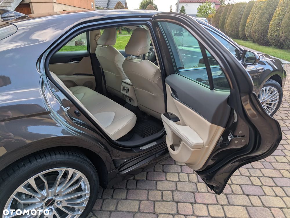 Toyota Camry 2.5 Hybrid Executive CVT - 17