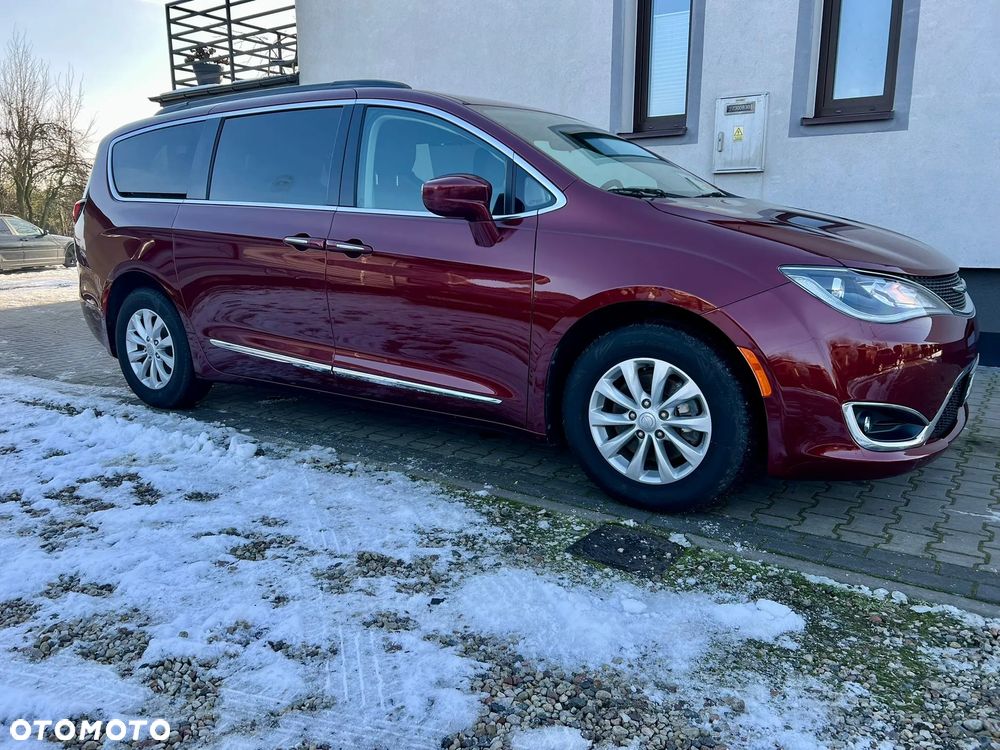 Chrysler Pacifica - 3