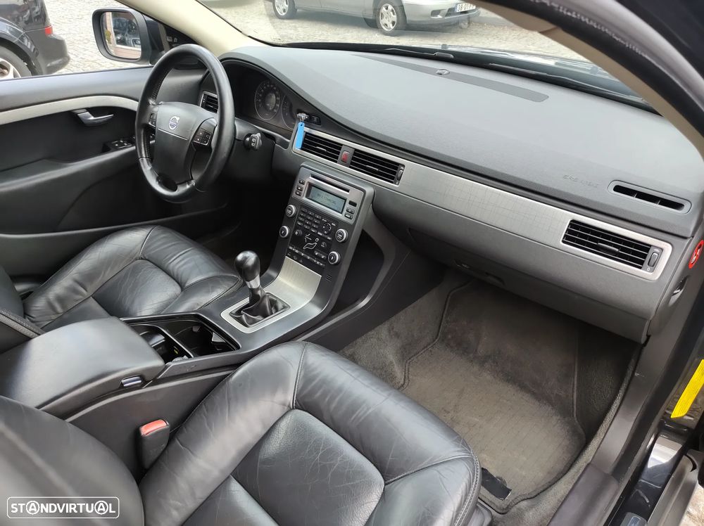 Volvo XC 70 D5 Nivel 2 - 18