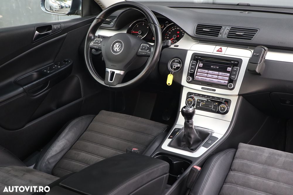 Volkswagen Passat Variant 2.0 TDI BlueMotion Technology Highline - 17