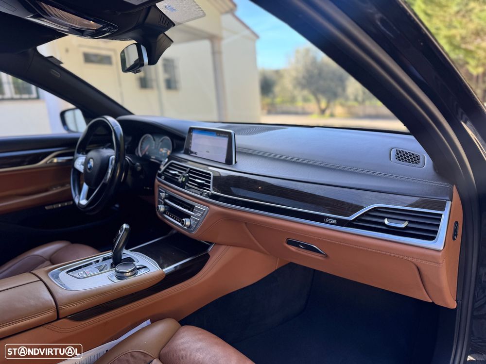 BMW 740 Ld xDrive Pack M - 26