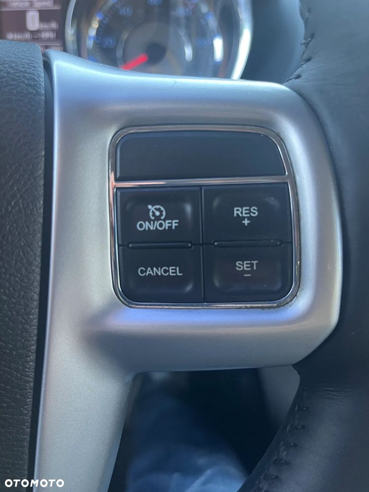 Chrysler Town & Country 3.6 Limited - 18