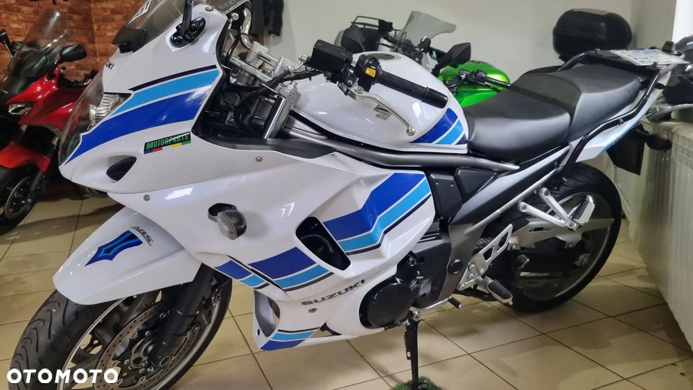 Suzuki GSX - 2