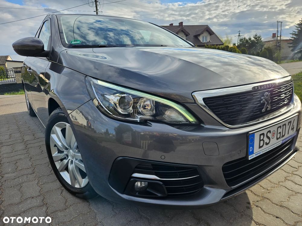 Peugeot 308 - 8