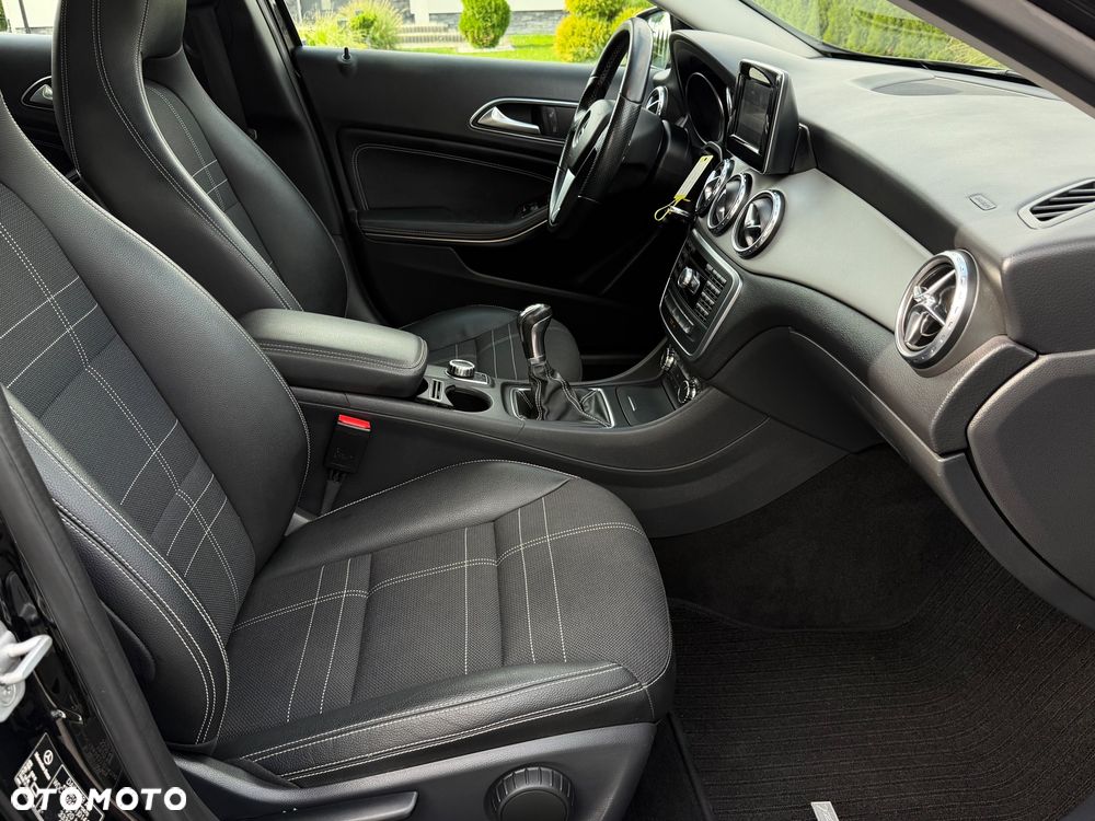 Mercedes-Benz GLA 200 - 11