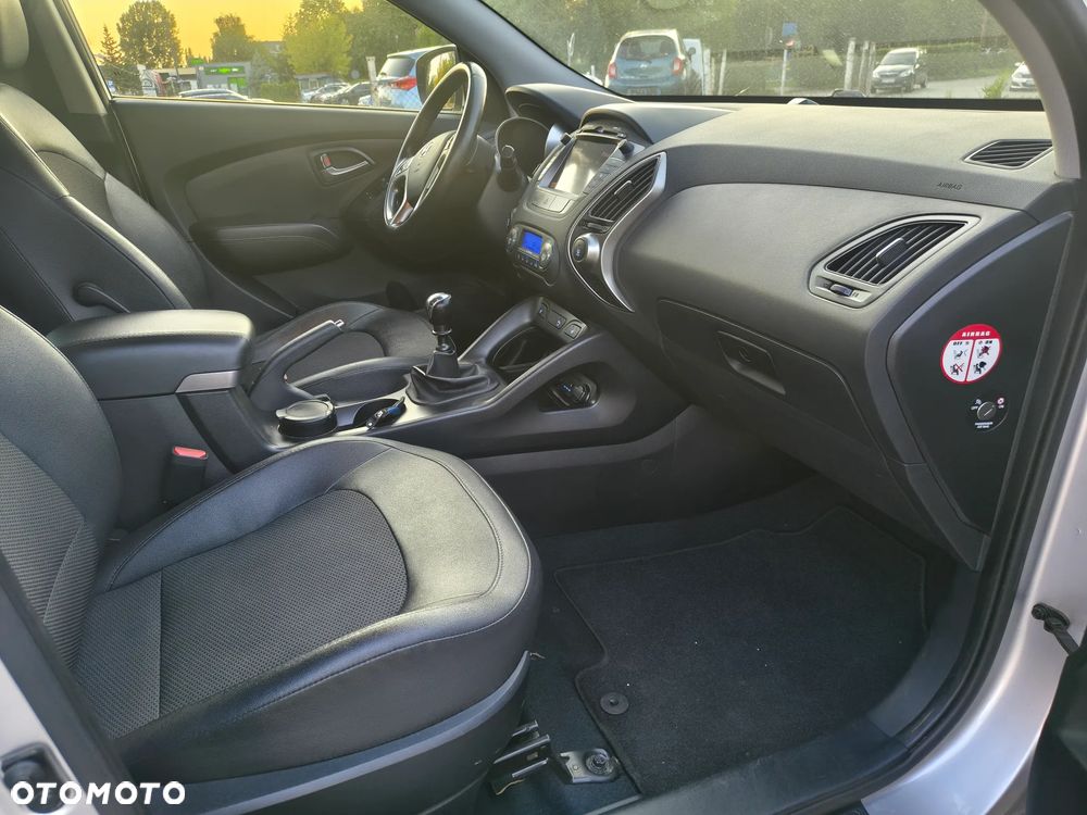 Hyundai ix35 1.7 CRDi 2WD blue Finale Gold - 16